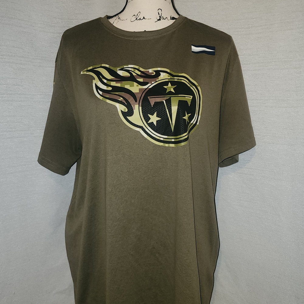 Nike Green Short Sleeve Tee with Iconic Design